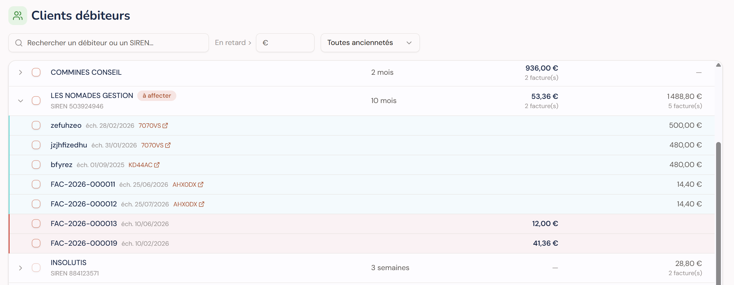 Page Clients débiteurs : un débiteur déplié montrant ses factures en stock (rouge) et en recouvrement (bleu)